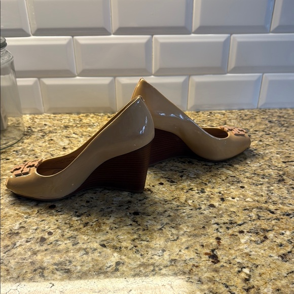 Tory Burch Women's Tan Peep-Toe Shoes - Picture 3 of 5